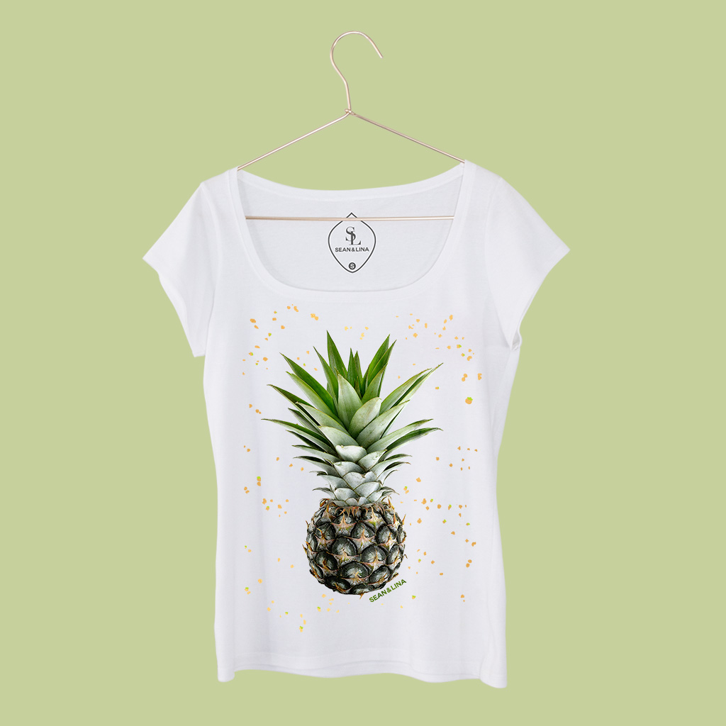 landinwaarts perspectief bovenstaand Pineapple T-Shirt with wit Gold flakes for Woman in white | SEAN & LINA